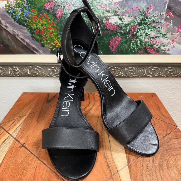 Calvin Klein Women's Carrie Black Leather Platform Sandals Ankle Strap Size 9 - Picture 4 of 11